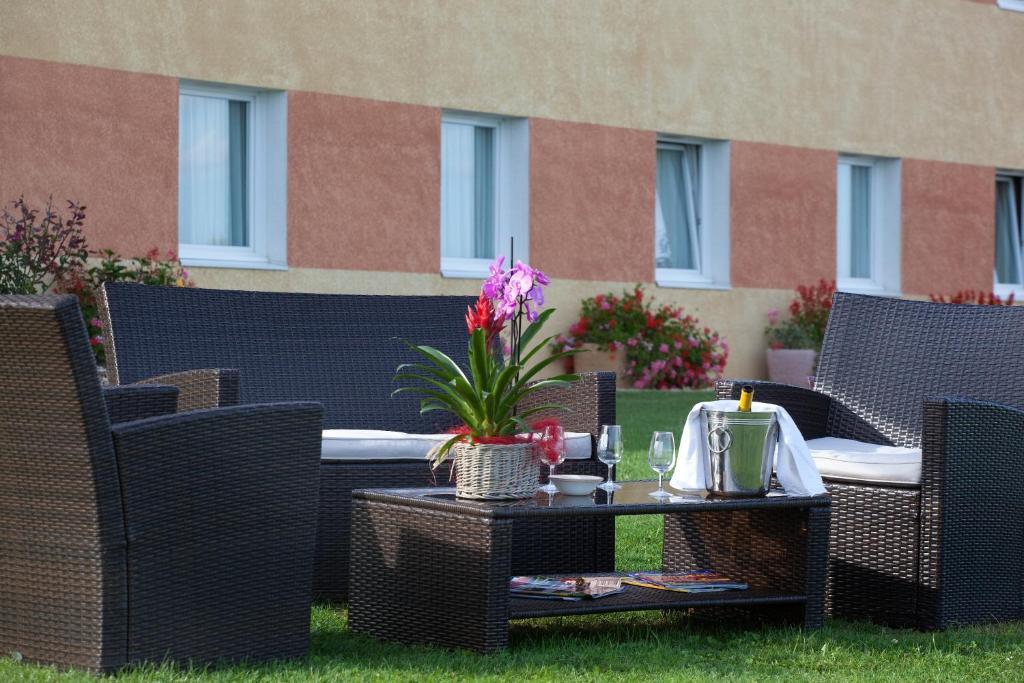 Hotel Le Kolibri Турню Екстер'єр фото